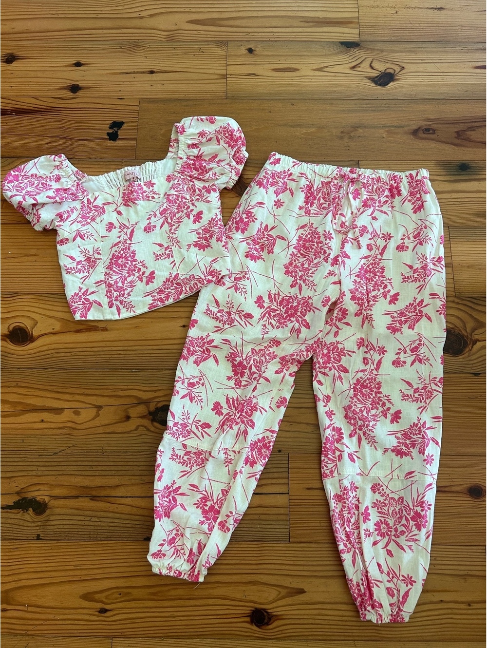 Paisley Lane Pink and White Floral Two Piece Set Girls Size 8